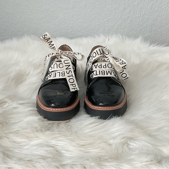 ZARA FAUX PATENT BROGUES WITH SLOGAN PRINT BOW - Picture 2 of 7